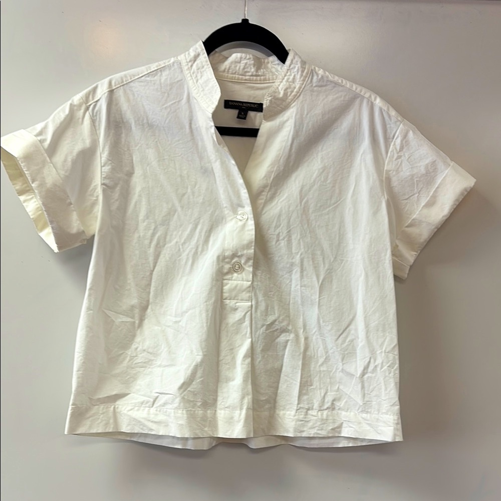 Banana Republic two button blouse 100% cotton-Small